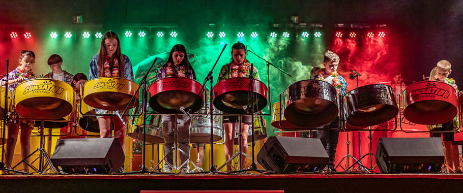 Billede af olietønder Steelbands